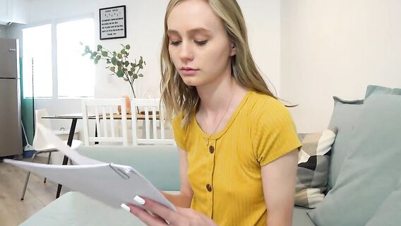 Юная блонда отработала долги встав раком перед мужиком