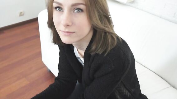 Русскую студентку развел на секс мужик на кастинге